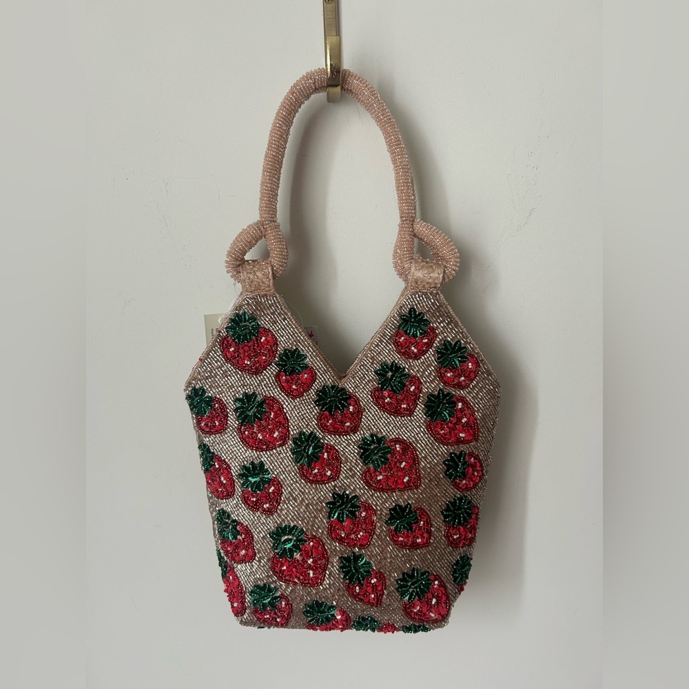 Viral Strawberry Beaded Bag - Picture 4 of 6